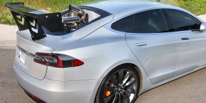 Il fabrique de ses mains une Tesla Model S hybride avec un moteur turbo-diesel