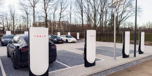 Superchargers Tesla V4 : le paiement par carte bancaire sera possible