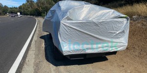 Un prototype de Tesla Cybertruck en panne abandonné sur le bord de la route en Californie