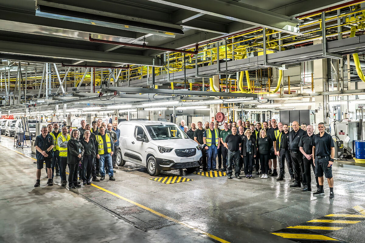 Stellantis inaugure sa première usine consacrée à 100 % aux véhicules électriques en Angleterre