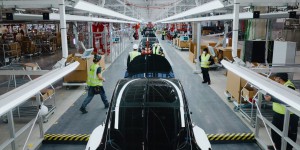 Sous pression, Tesla va augmenter les salaires de ses employés en Allemagne
