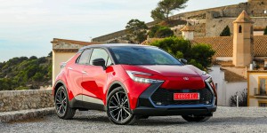Essai – Toyota C-HR 1.8 (2024) : que vaut la motorisation hybride premier prix du petit SUV à succès ?
