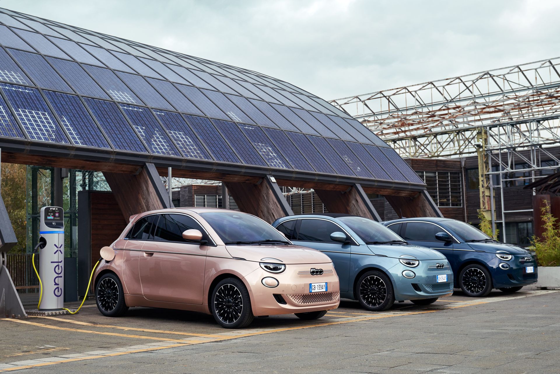 Ventes de voitures électriques : Stellantis passe devant Tesla