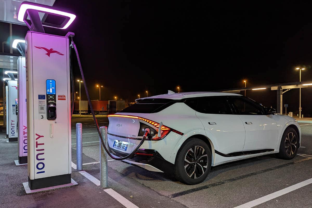 Supertests 2023 : quelles voitures électriques rechargent le plus efficacement ?