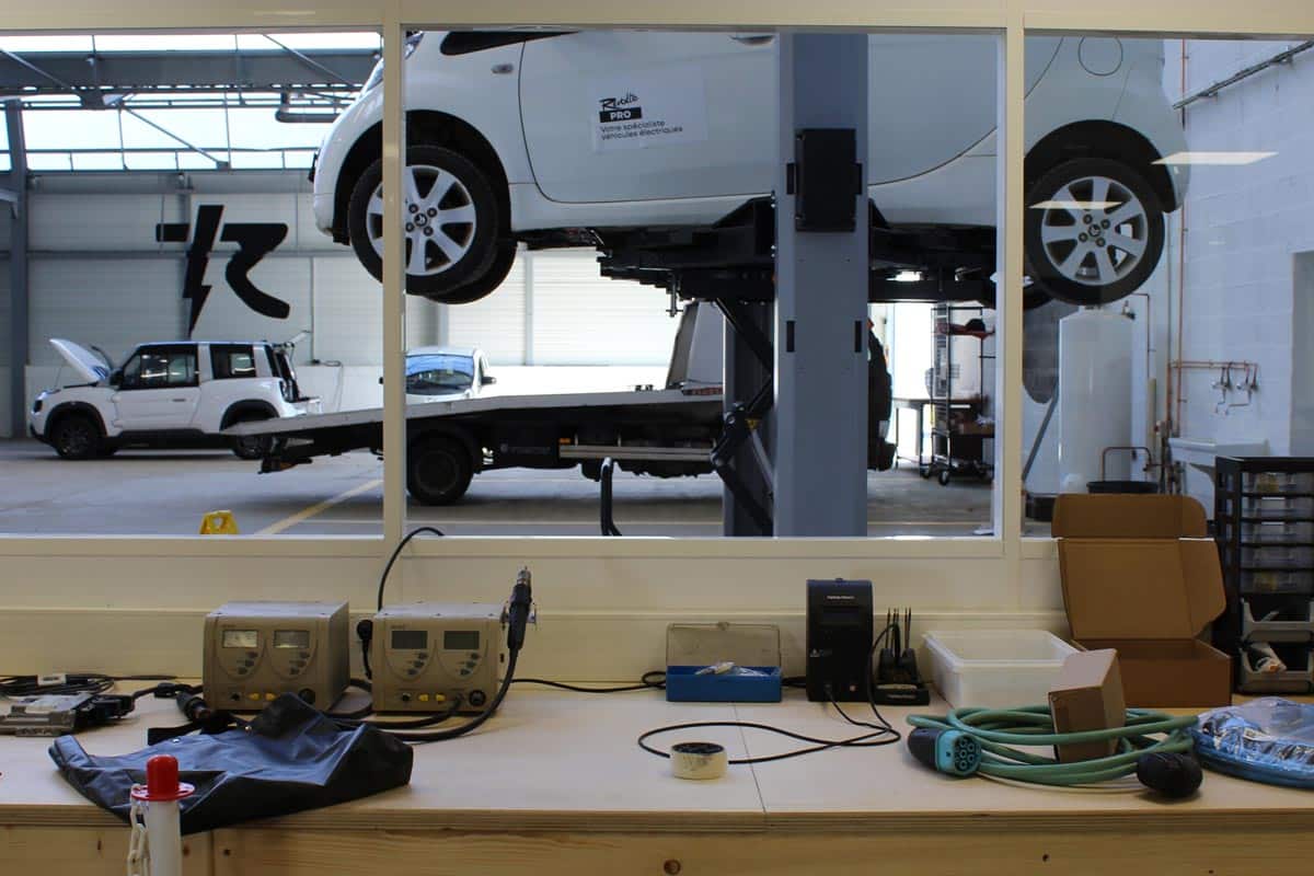 Revolte aide les garagistes indépendants qui veulent faire l’entretien des véhicules électriques