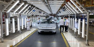 L’industrie automobile américaine tremble face aux voitures électriques chinoises