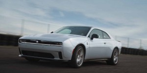 Dodge dévoile la première muscle car électrique