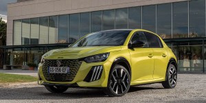 Ventes de voitures électriques : la Peugeot e-208 loin devant en février 2024