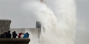 Le Royaume-Uni subit sa plus forte tempête depuis cinq ans