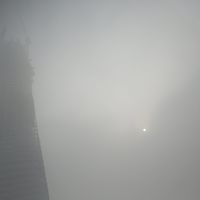 Un brouillard de pollution paralyse Shanghaï