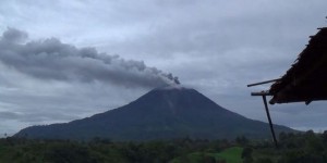 Indonésie : le réveil d'un volcan éteint depuis 400 ans