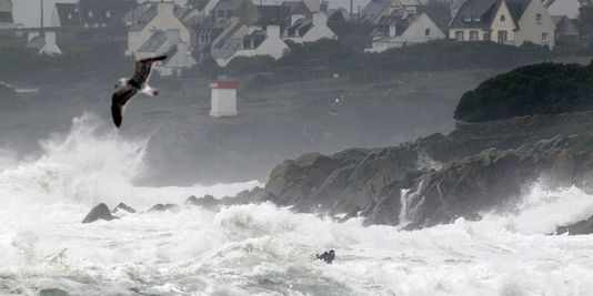 Intempéries dans l'Ouest : pluie et vents violents, une victime dans le Morbihan