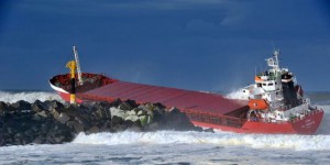 A Anglet, « pollution limitée » après le naufrage d'un cargo