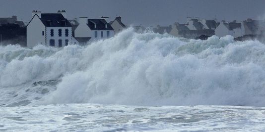 Grandes marées et dégâts matériels dans le Finistère