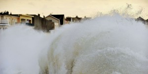 Intempéries : les Côtes-d'Armor et le Finistère en alerte vagues-submersion