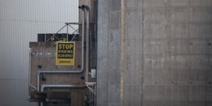 Des militants de Greenpeace occupent la centrale de Fessenheim