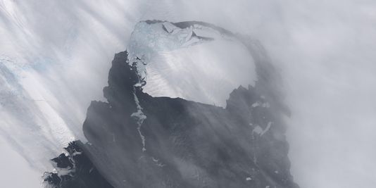 Dérive d'un iceberg six fois plus grand que Paris en Antarctique