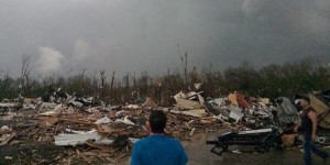 Paysages de désolation aux Etats-Unis après le passage de plusieurs tornades