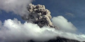 Un volcan péruvien crache un nuage de cendre de 4 000 mètres de haut