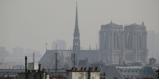 Paris passe à l'attaque contre la pollution de l'air