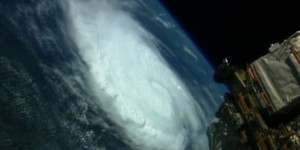 La formation de l'ouragan Arthur aux Etats-Unis vue du ciel