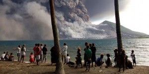 En Papouasie-Nouvelle-Guinée, le mont Tavurvur entre en éruption