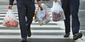 La Californie va bannir les sacs en plastique