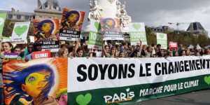 Climat : manifestation à Paris pour mettre la pression sur les chefs d'Etat