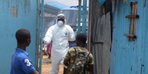 Ebola : l'OMS liste 8 traitements et 2 vaccins à développer