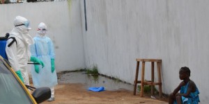 Ebola : les retards pour contrôler l’épidémie se chiffrent en milliers de vie