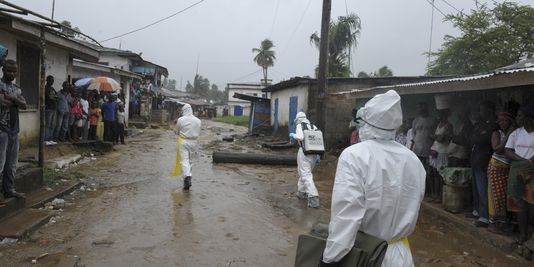 Le monde est en train de « perdre la bataille » contre « la pire épidémie d'Ebola », alerte MSF