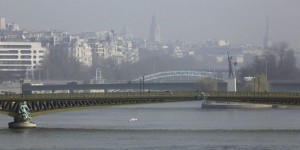 Le pic de pollution en Ile-de-France se prolongera mercredi