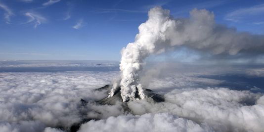 Les ravages du volcan Ontake vus du ciel
