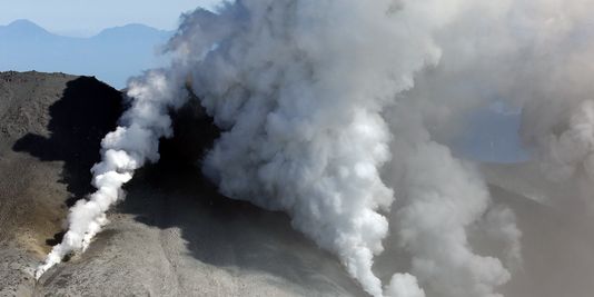 Le volcan Ontake répand cendres et désolation au Japon