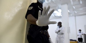 Ebola : trois cas exportés d’Afrique évités par mois