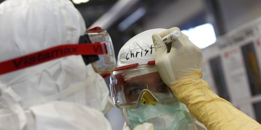 Ebola : la mise en quarantaine obligatoire critiquée aux Etats-Unis