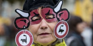 « Ferme des mille vaches » : manifestation en marge du procès de la Confédération paysanne