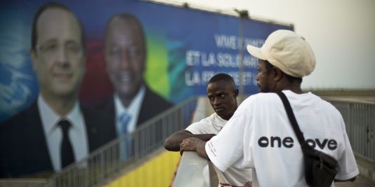 Hollande en Guinée pour faire le point sur la lutte contre Ebola