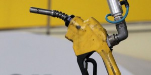 La baisse du prix du pétrole va doper la croissance mondiale, selon le FMI