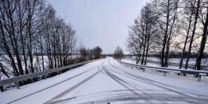 Alerte à la neige et au verglas en Ardèche, dans l'Orne et en Mayenne