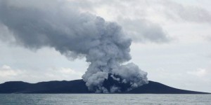 Aux Tonga, une île naît de l'éruption d'un volcan