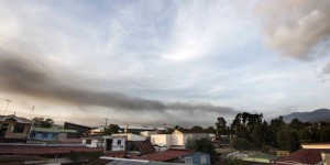Fermeture de l'aéroport international du Costa Rica après une éruption volcanique