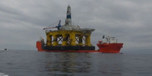 Greenpeace à l'assaut d'une plateforme pétrolière de Shell