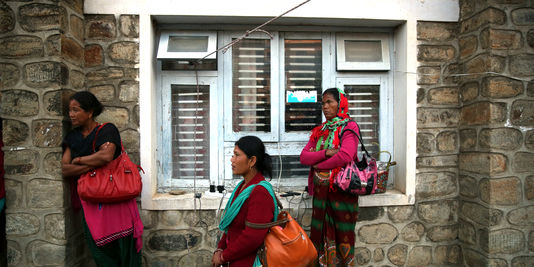 Népal : l'aide atteint les villages reculés