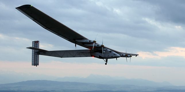Solar Impulse s'envole pour une traversée du Pacifique sans carburant