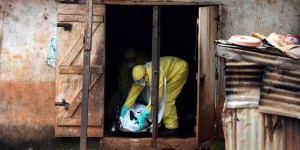 Face à Ebola, les erreurs du passé se répètent, déplore Médecins sans frontières