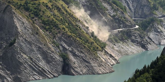 En Isère, le glissement de terrain s’accélère au-dessus du lac du Chambon