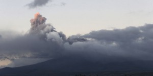 En Equateur, une éruption volcanique renforce le contrôle étatique des médias