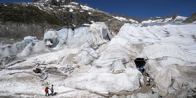 En Suisse, des couvertures pour ralentir la fonte d’un glacier