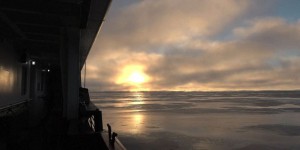 A bord d’un brise-glace canadien au-delà du cercle polaire